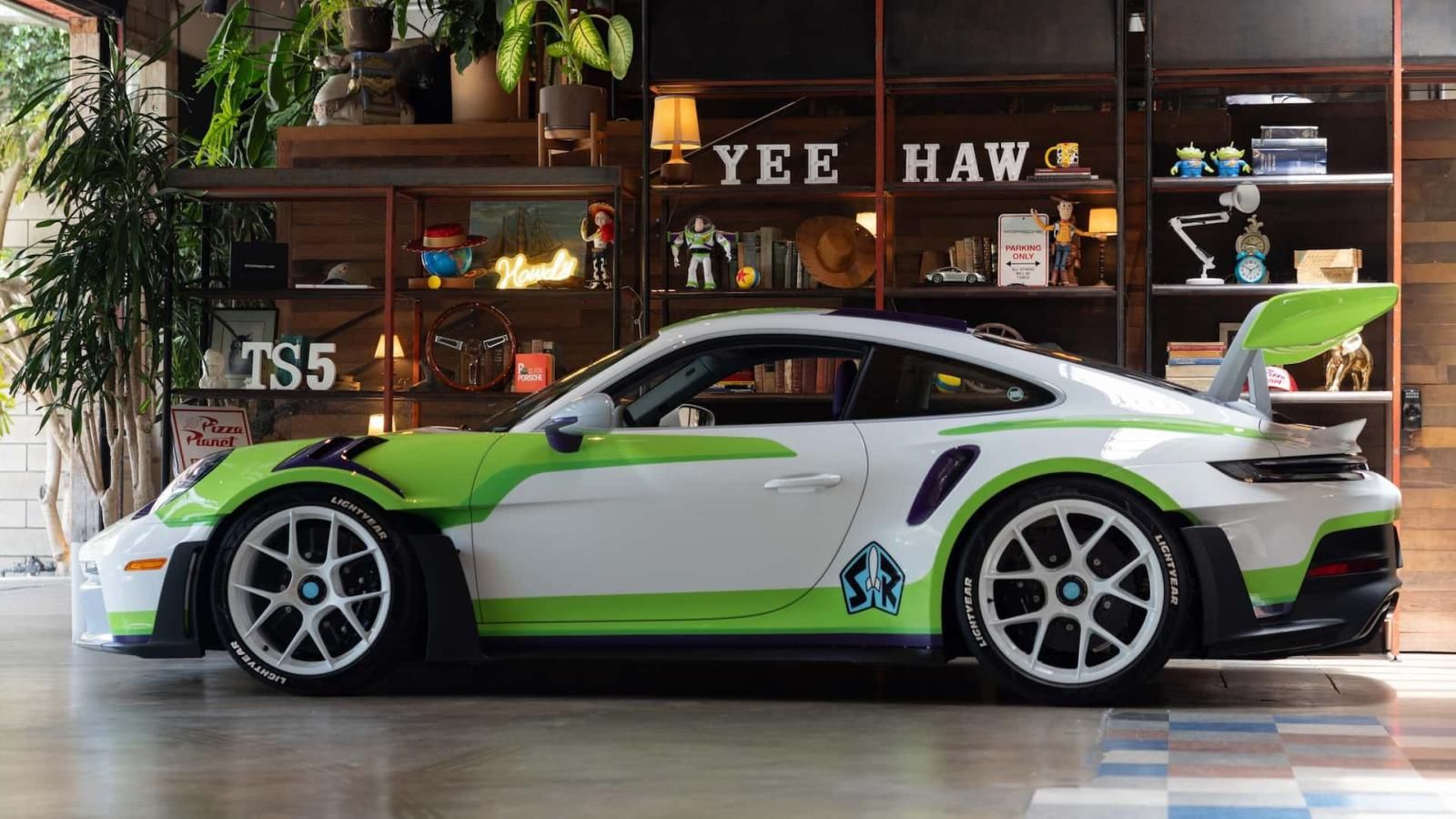 Η Porsche ετοίμασε αυτοκίνητα για τους χαρακτήρες του Toy Story!